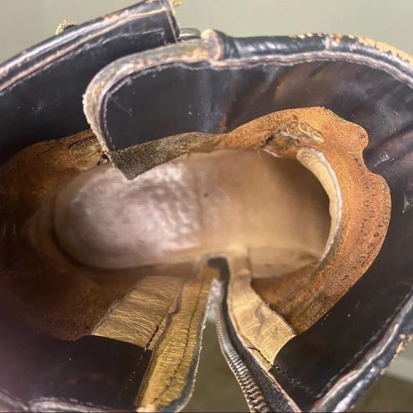 frye Veronica Belted Distressed Short Boots. Size 6 - Picture 11 of 16